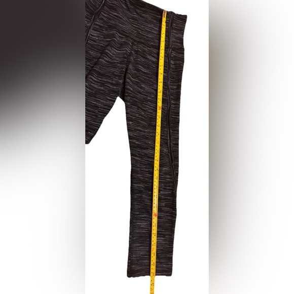 C9 Champion High Rise Everyday 21" Capri Small Ebony Cut Out Leg Design - Picture 5 of 7